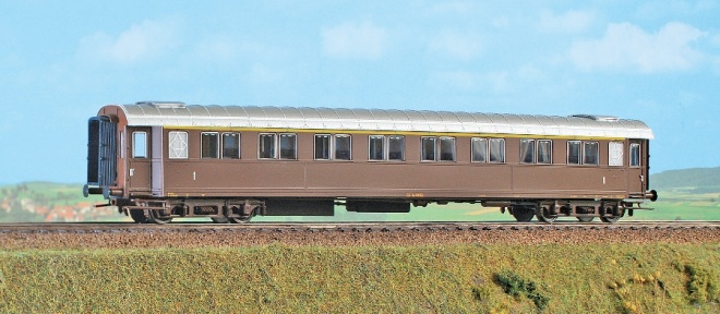Passenger car 1st class type Az 11000<br /><a href='images/pictures/ACME/50371_900.jpg' target='_blank'>Full size image</a>